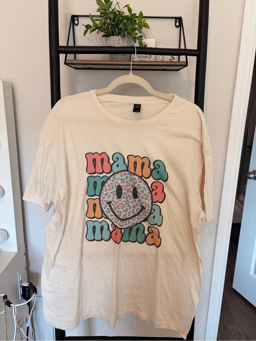 Gildan Cream Tee with Multicolor 'Mama' Smiley Graphic